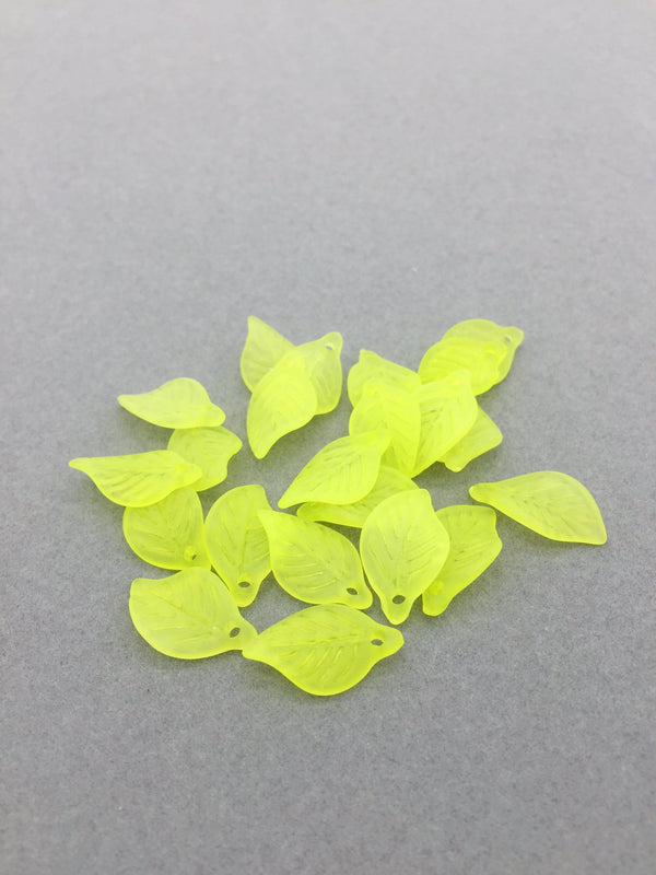 25 x Frosted Green Lucite Leaves, 18x11mm Green Leaf Charms (3091)