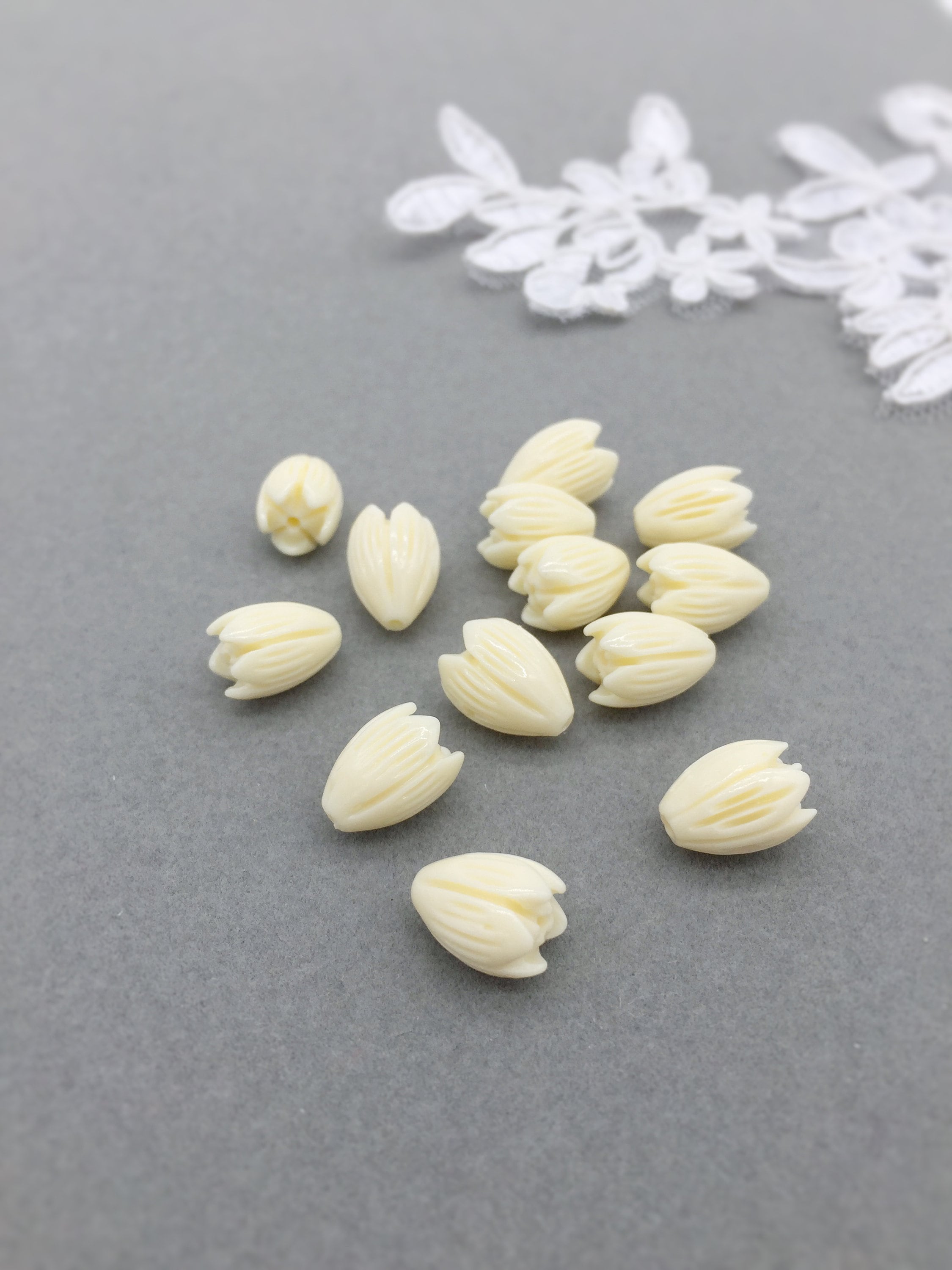 8 x Carved Coral Flower Buds, 8x11mm Cream Flower Bud Beads (2864)