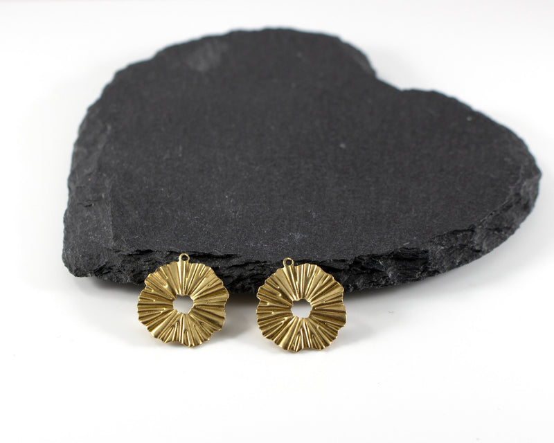 6 x Raw Brass Sunburst Wavy Pendants, 19x17mm (C0032)