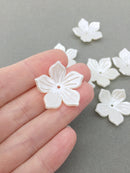 20 x 26mm Pearlised Light Cream Flower Beads