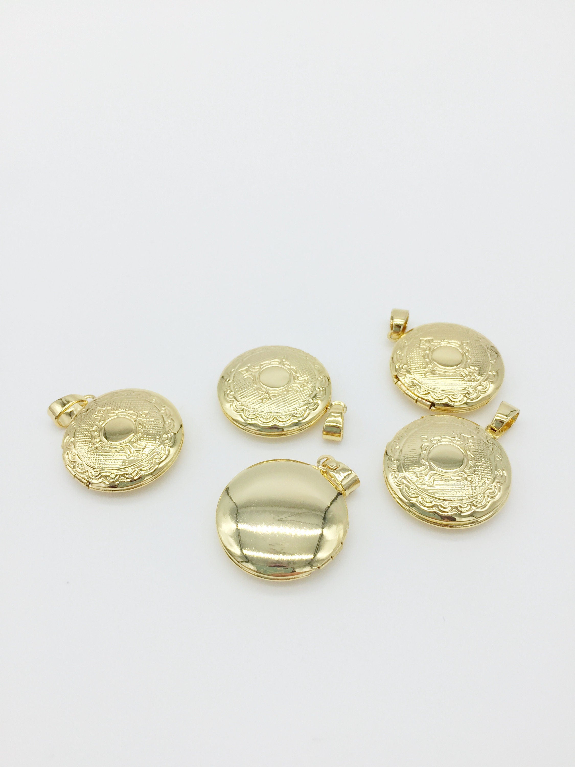 1 x 18K Gold Plated Embossed Round Locket Pendant, 23x20mm (1395)