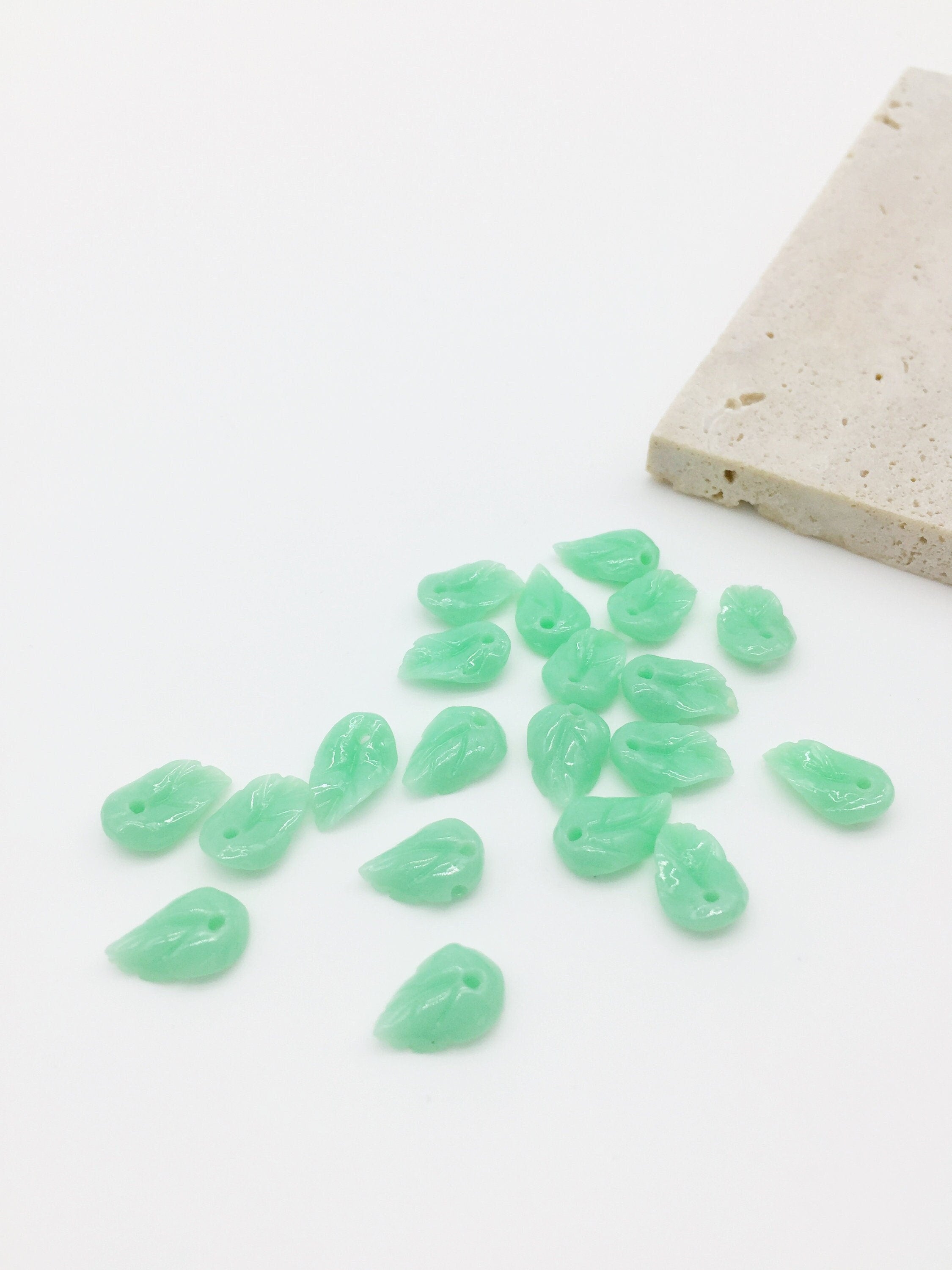 10 x Jade Green Carved Coral Leaf Charms, 11.5x7mm (0259)